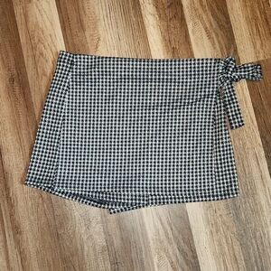 Haute Monde Houndstooth SideTie Skort Size Medium Perfect for Game Day R…